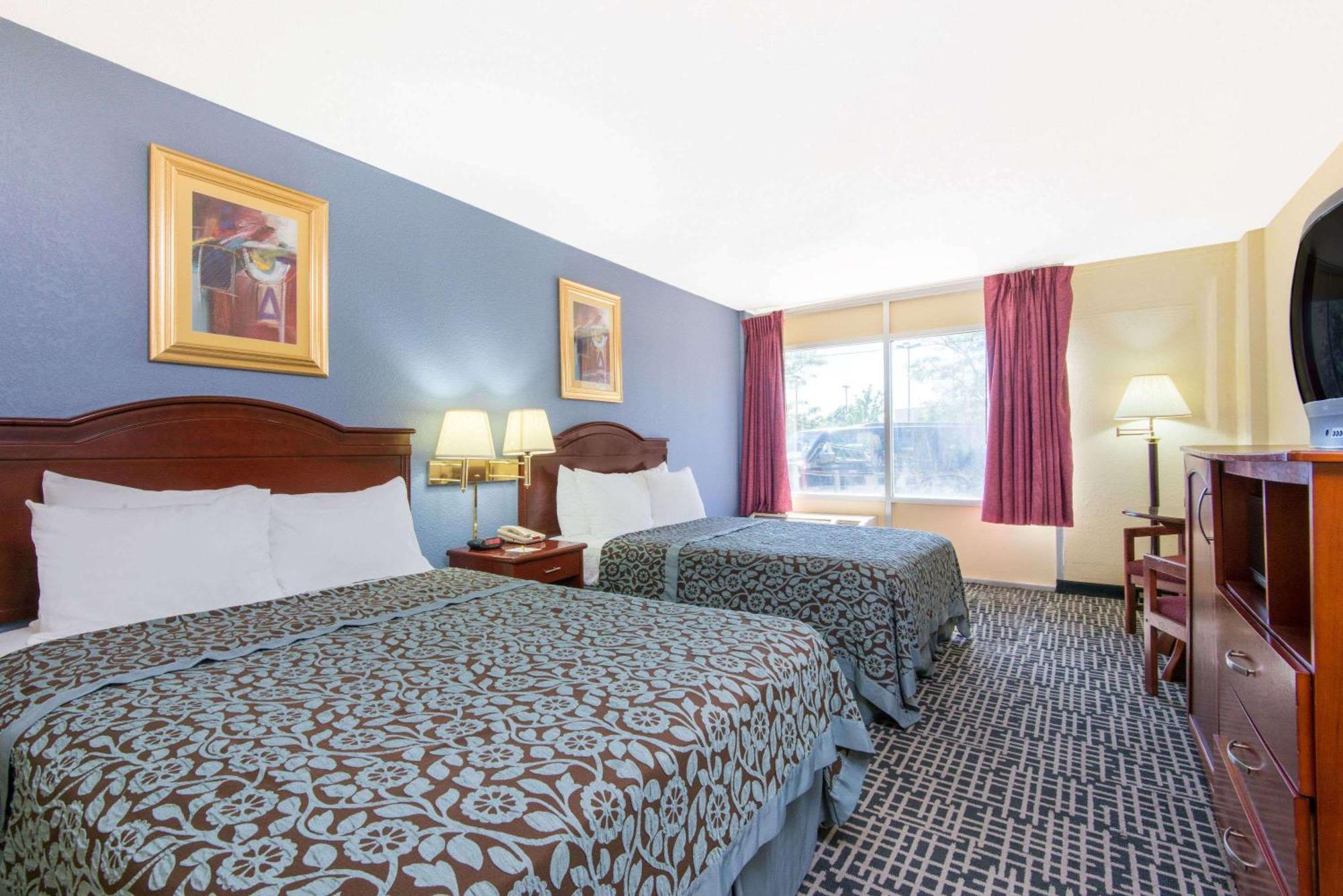 Days Inn & Suites By Wyndham Wichita East Bagian luar foto
